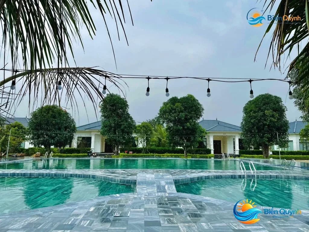 04 be boi ngay tại Hoàng Huy Resort & Hotels, biển Quỳnh, Nghệ An
