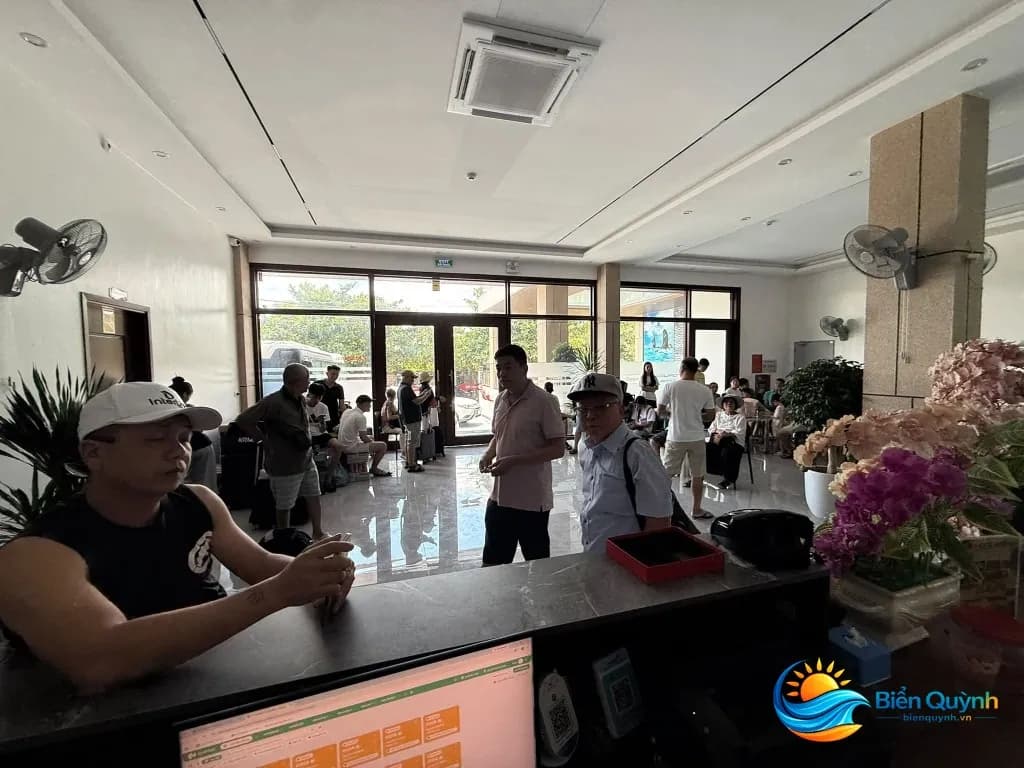 Nam hien hotel bien quynh sanh le tan tại Nam Hiền Hotel, biển Quỳnh, Nghệ An