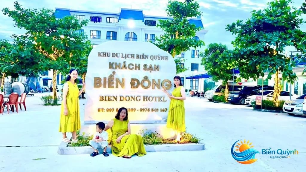 Bien dong hotel bien quynh bien hieu tại Khách Sạn & Nhà Hàng Biển Đông, biển Quỳnh, Nghệ An